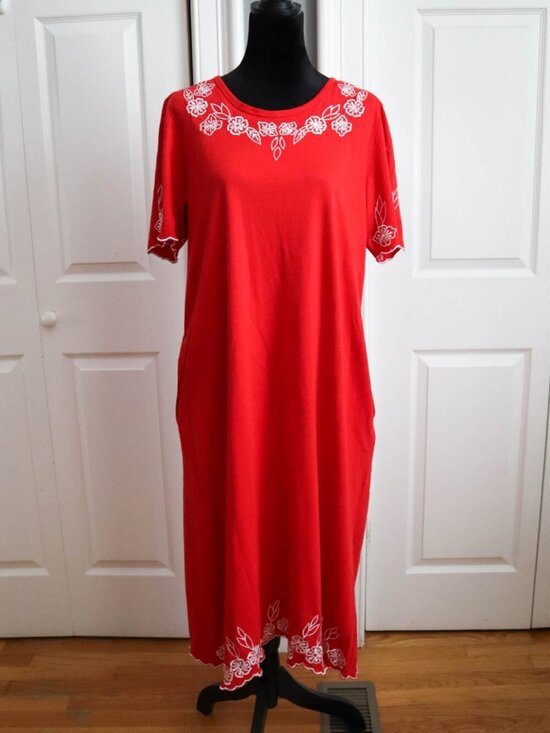 la cera Dresses & Skirts - La Cera Dress Cotton Red & Embroidered Floral Design Sz M Pockets Resortwear